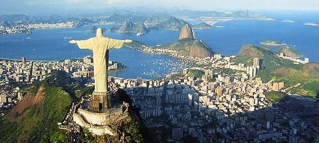 Vista aérea do Rio de Janeiro com o Cristo Redentor